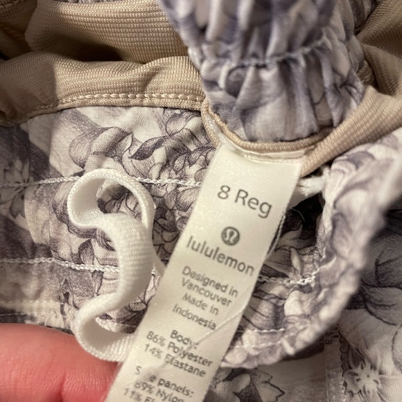 Lululemon hotty hot shorts RARE - Picture 3 of 3